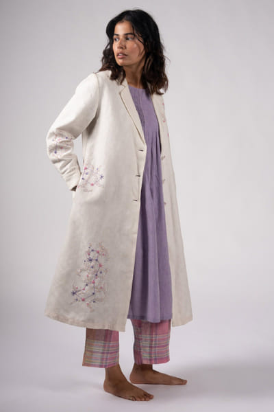 Subtle Shuttle Studio White hand embroidered woven long jacket SUBTAUG26D151457