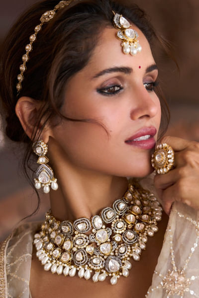 White polki embellished necklace set