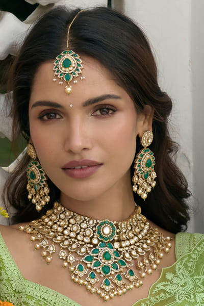 Preeti Mohan Green stone and zircon encrusted necklace set PREEJUN26D148280