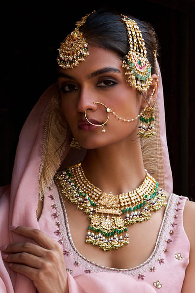 Gold and green kundan and onyx necklace set