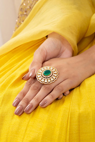 Gold and green kundan ring