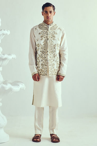 Ivory aari embroidered bandi set
