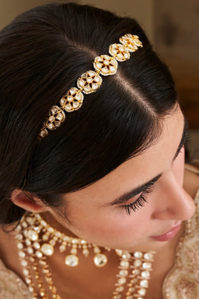 Gold kundan embellished sheeshphool