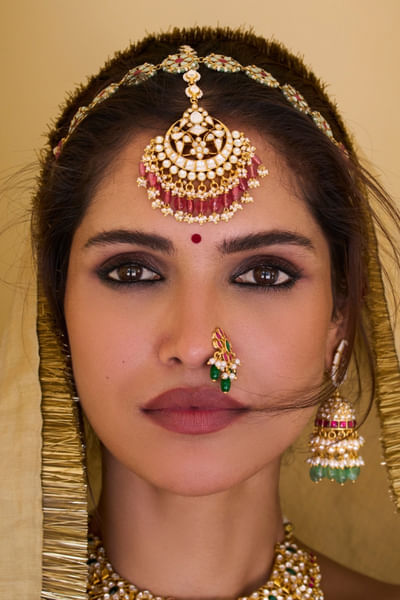 Pink kundan maang tikka