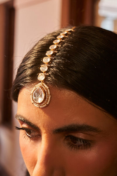 White polki embellished maangtikka