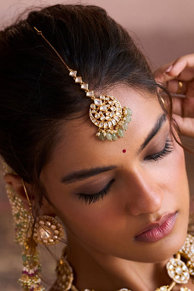 Mint kundan embellished maangtikka