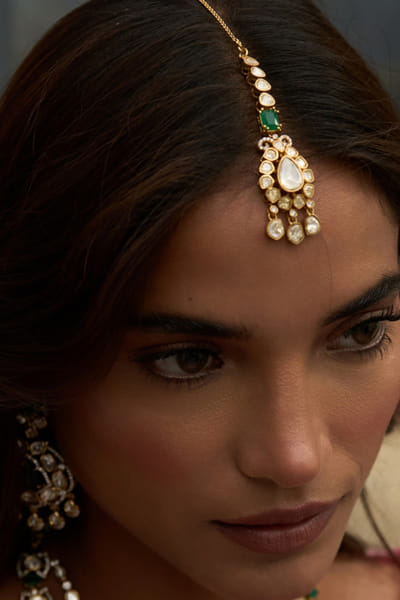 Preeti Mohan Green polki mang tika PREEJUL26D348659