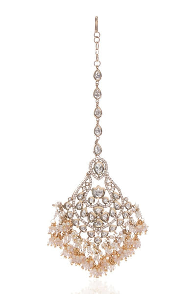 White kundan maangtikka