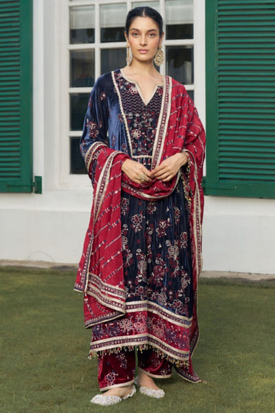 Navy zari embroidered velvet kurta set