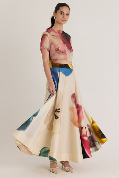 Off-white floral printed skirt set