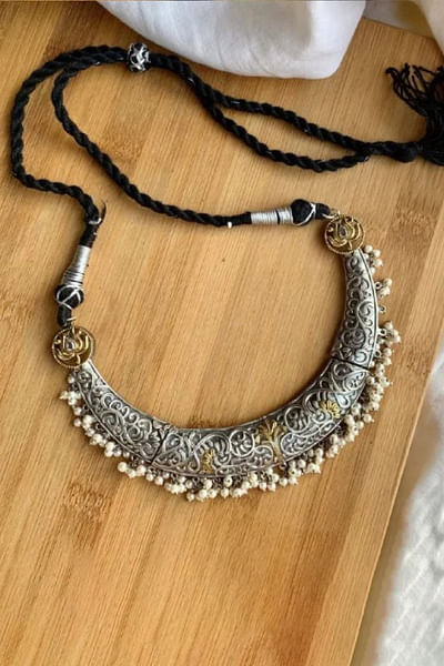 Silver dual tone hasli necklace