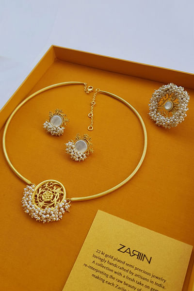 Gold & pearl modern jewellery gift box