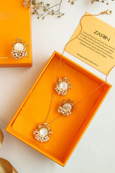 Pearl jewellery gift box