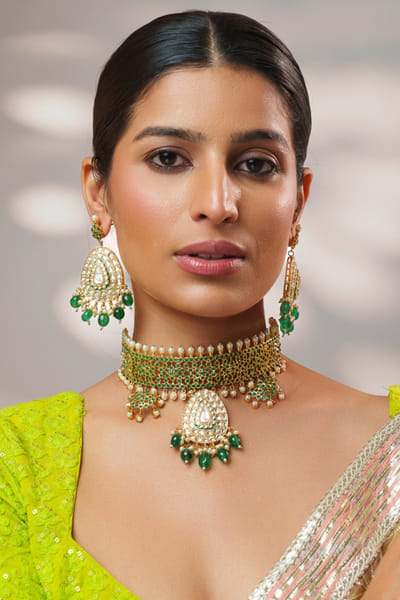 Green gold finished choker set