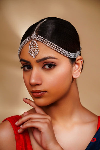 White diamond matha patti