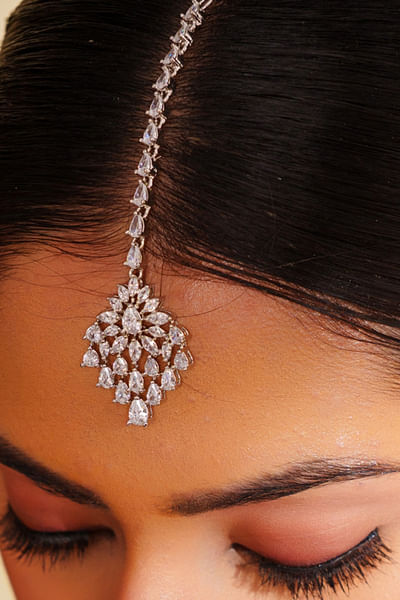 White diamond maang tikka