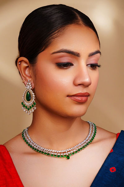 Green and white diamond necklace set