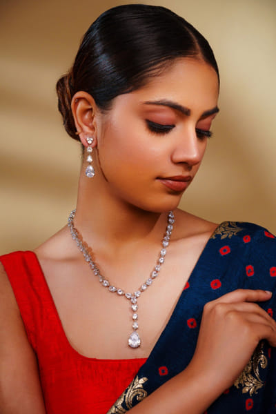 White diamond necklace set