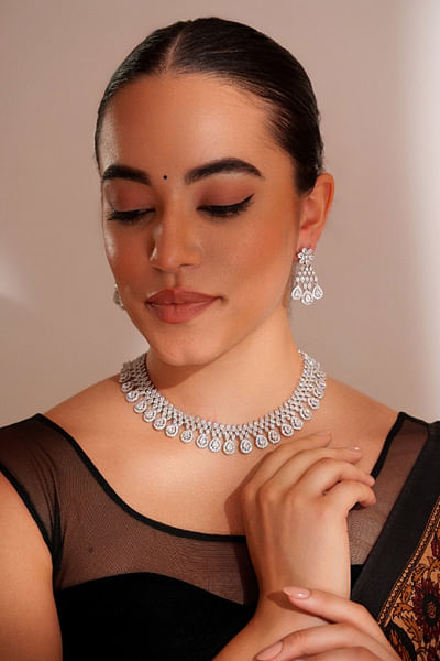 White diamond work necklace set