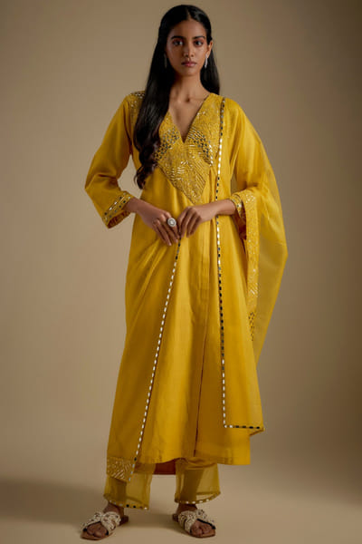 Asaga Yellow embroidered kurta set ASAJUN25D130202