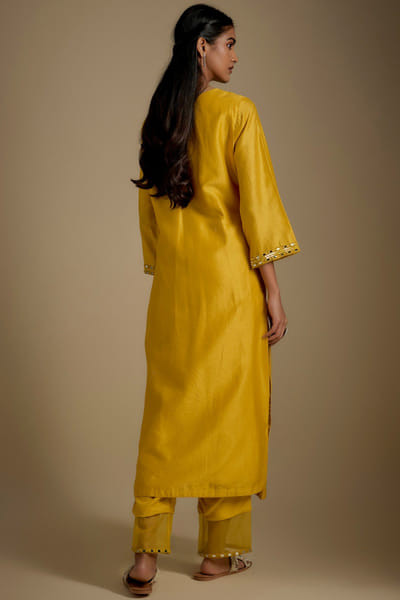 Asaga Yellow embroidered kurta set ASAJUN25D130202