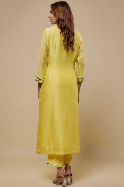 Asaga Butter yellow mirror embroidered kurta set ASAJUN25D130198