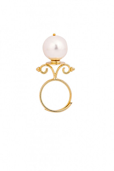 Gold plated lamp post ring