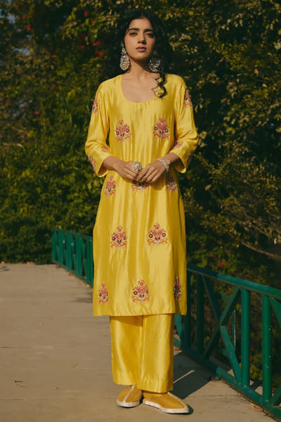 Rashika Mittal Yellow floral embroidery kurta set RASHJUN26D146584
